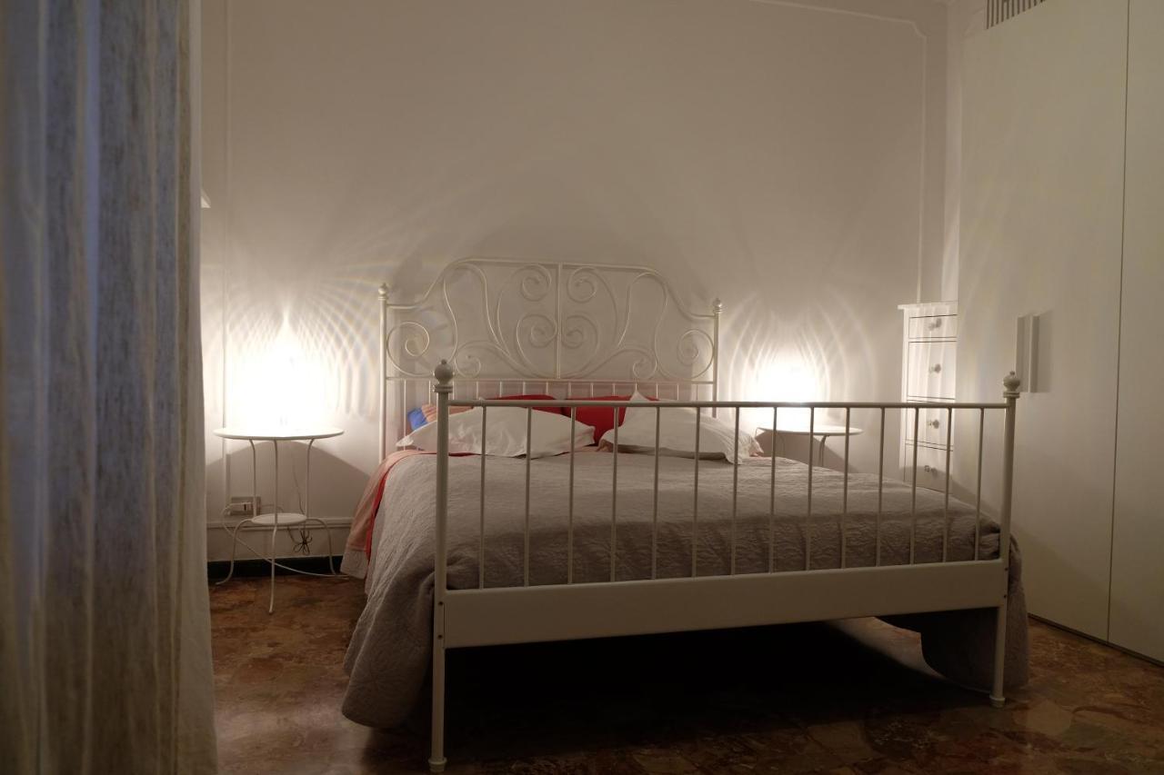 Spaziosa Matrimoniale Nel Centro Di Modena Apartman Kültér fotó