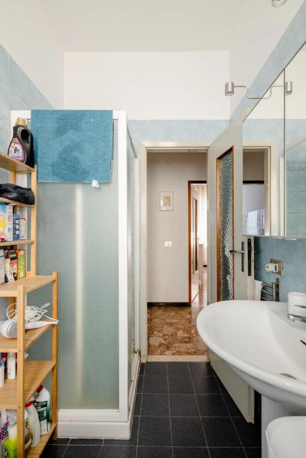 Spaziosa Matrimoniale Nel Centro Di Modena Apartman Kültér fotó